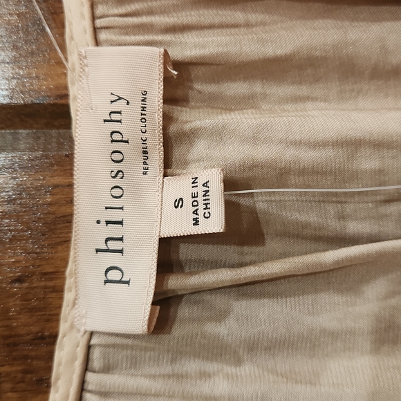 🆕️ Philosophy Cut & Sewn  V Neck Blouse in Latte - Picture 2 of 8